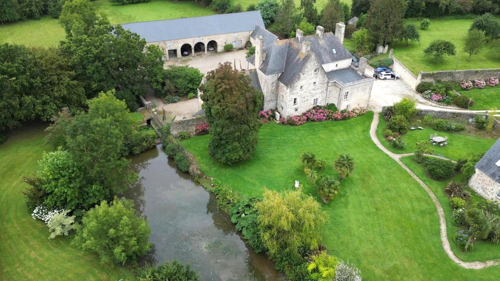 Manoir De Savigny Bed & Breakfast Valognes Exterior photo