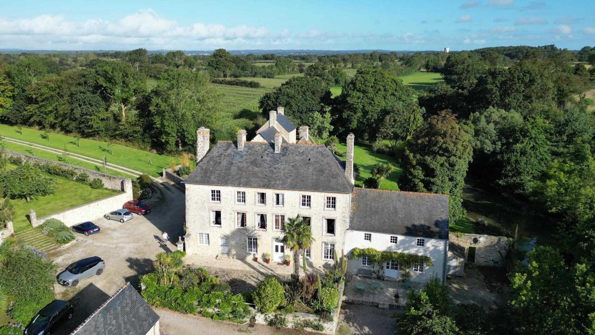Manoir De Savigny Bed & Breakfast Valognes Exterior photo