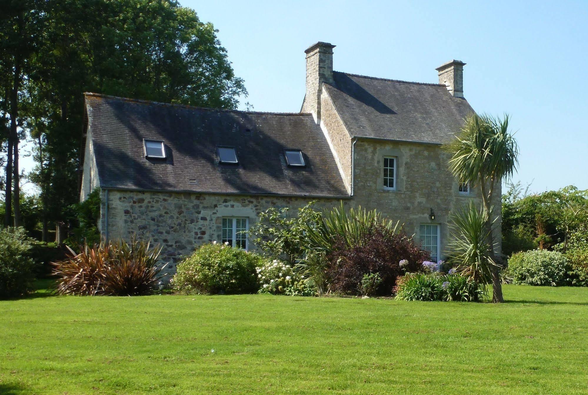 Manoir De Savigny Bed & Breakfast Valognes Exterior photo